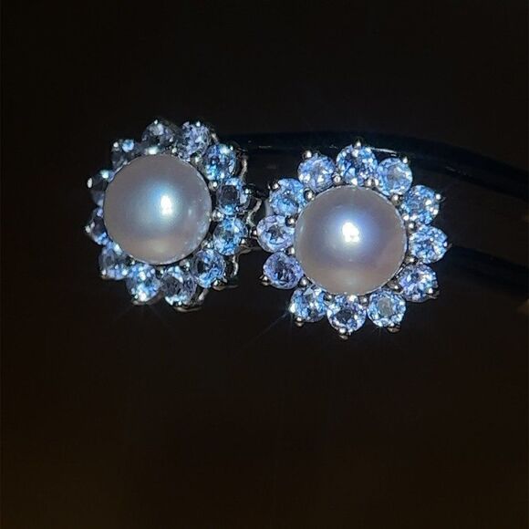 Stunning 14k Flower Shaped Tanzanite & Pearl Stud Earrings - Picture 3 of 16